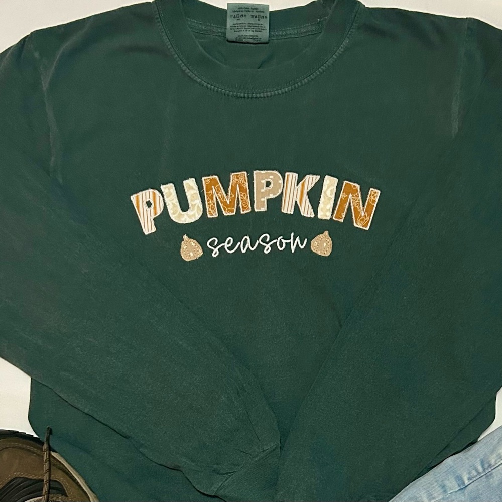 Comfort colors long sleeve embroidered tee dark green - Picture 4 of 4
